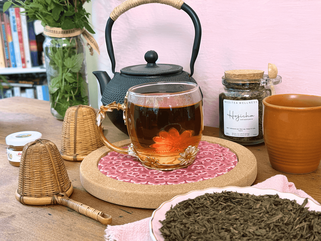 Hojicha vs Matcha: Try This Organic Roasted Green Tea Alternative